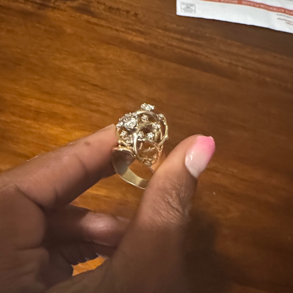 Elegant Gold Floral Ring